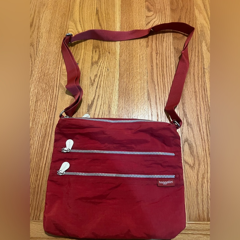 Baggallini Crimson Messenger Bag